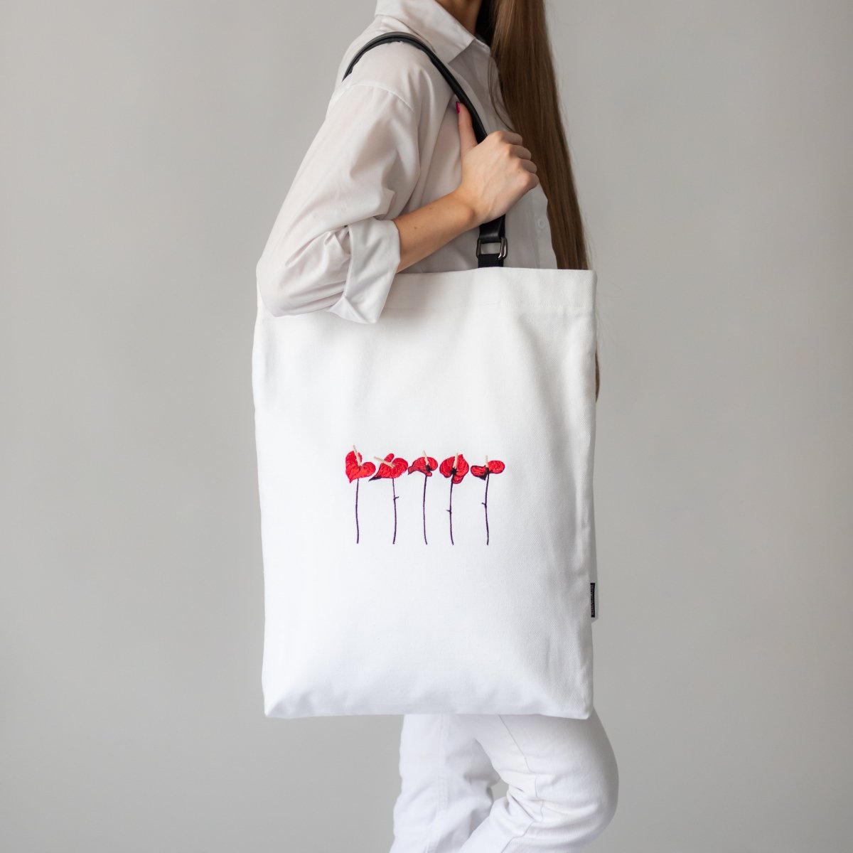 Oversized White Canvas Bag with Anthuriums Ebroidery and Removable Leather Handles - RIMALINUM