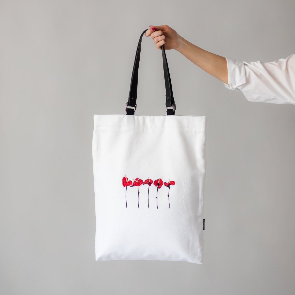 Oversized White Canvas Bag with Anthuriums Ebroidery and Removable Leather Handles - RIMALINUM