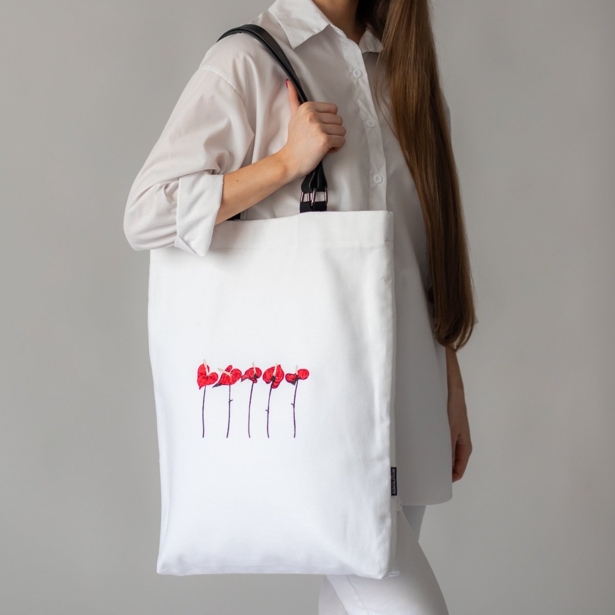 Oversized White Canvas Bag with Anthuriums Ebroidery and Removable Leather Handles - RIMALINUM