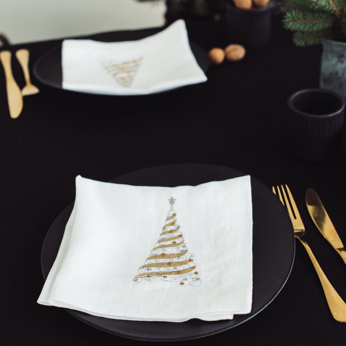 Christmas Linen Napkins with Christmas Tree Embroidery - RIMALINUM
