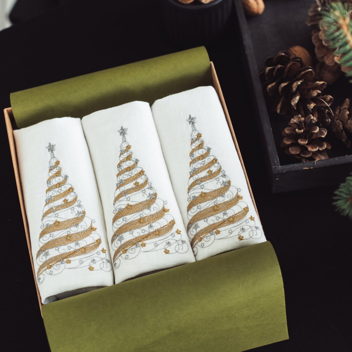 Christmas Linen Napkins with Christmas Tree Embroidery - RIMALINUM