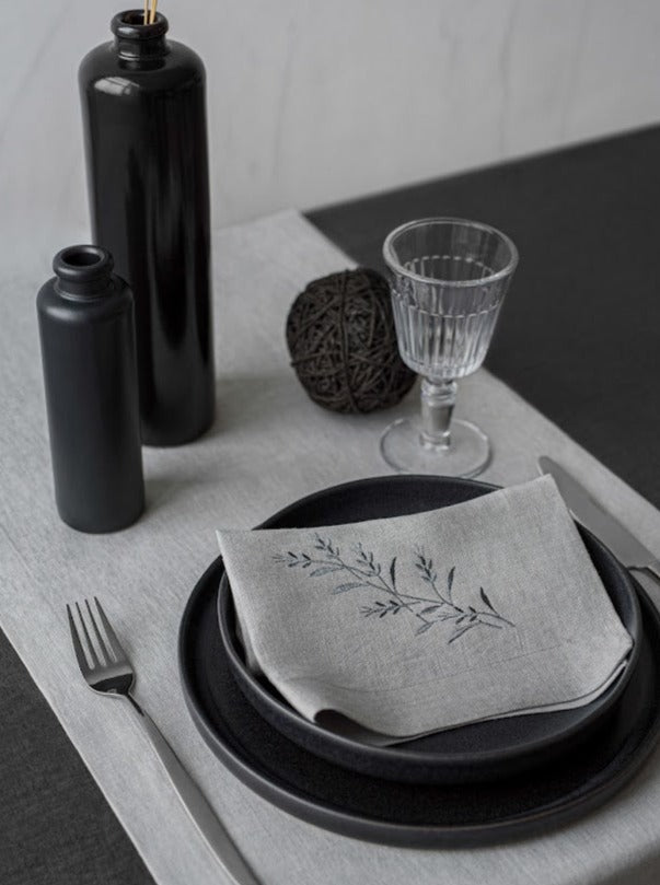 Linen Napkin Embroidered with a Beautiful Floral Design - RIMALINUM