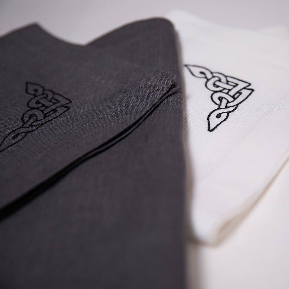 Linen Napkin with Celtic Knot Monogram - RIMALINUM