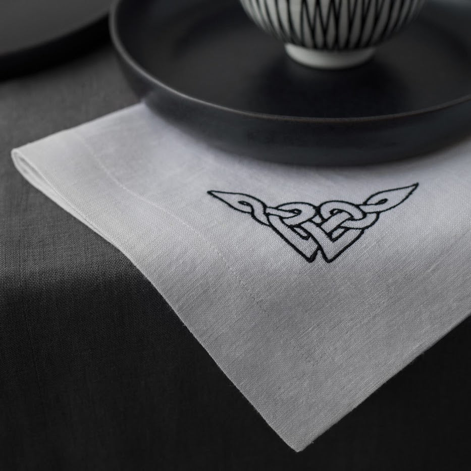 Linen Napkin with Celtic Knot Monogram - RIMALINUM