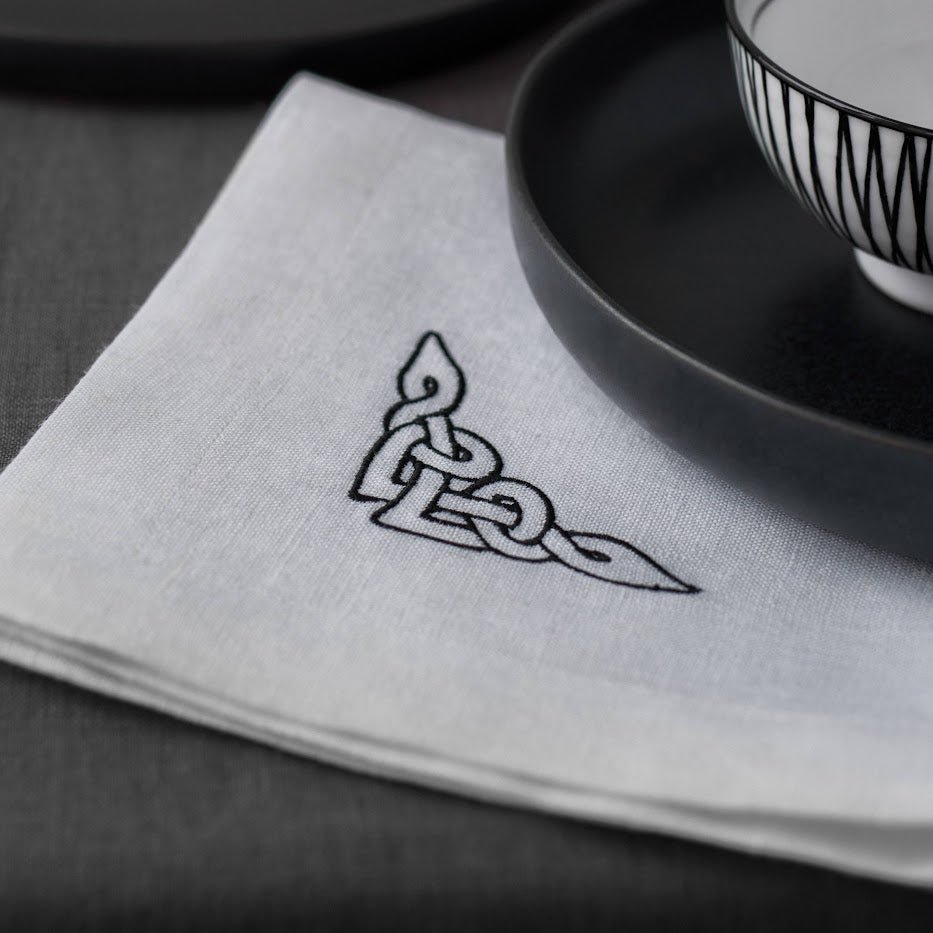 Linen Napkin with Celtic Knot Monogram - RIMALINUM
