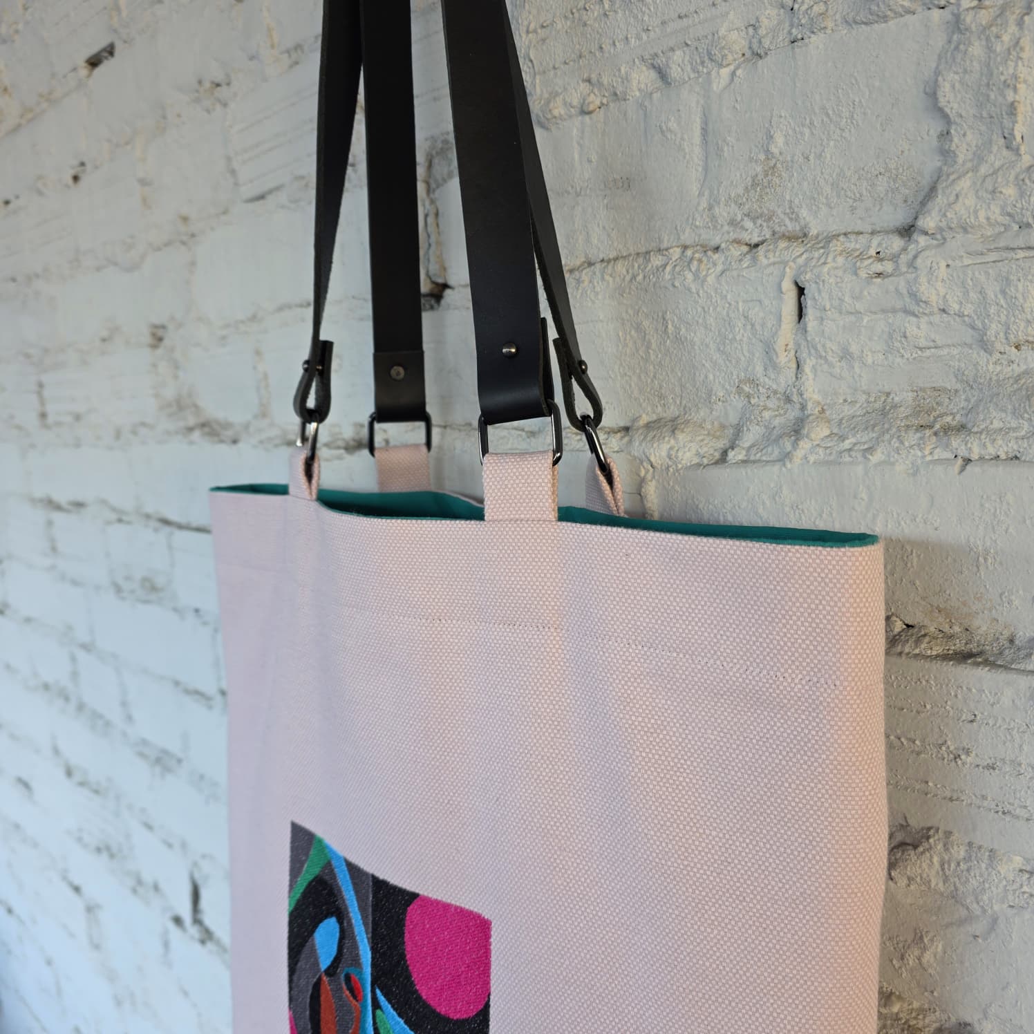 Pink tote bag with detachable leather handles and magnetic clasp