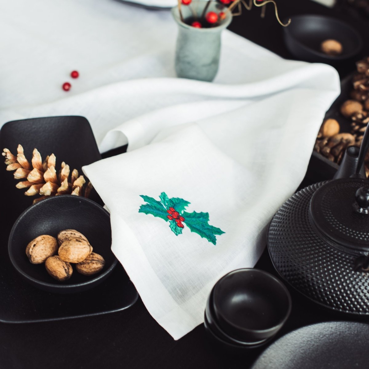 Christmas Linen Table Runner with Holly Embroidery - RIMALINUM