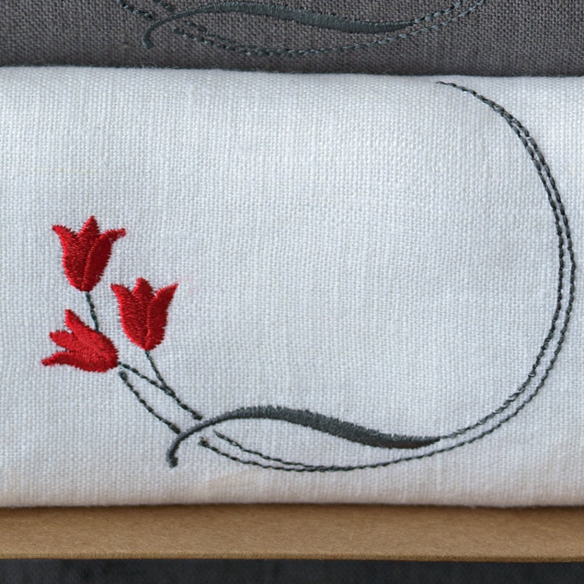 Linen Napkin with Tulip Embroidery - RIMALINUM