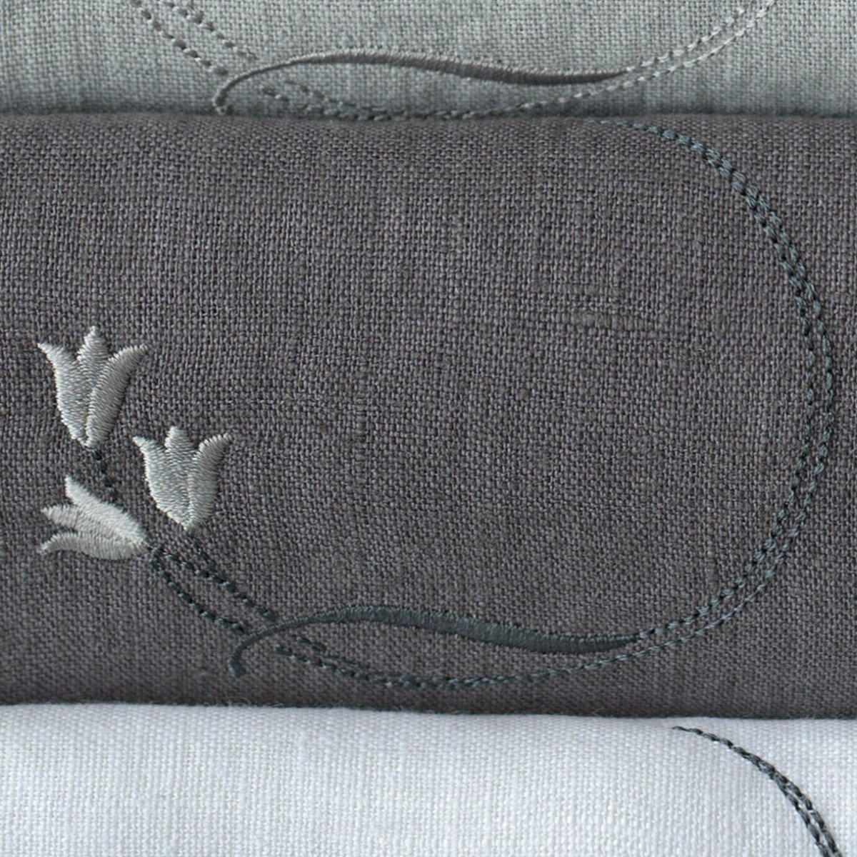 Linen Napkin with Tulip Embroidery - RIMALINUM