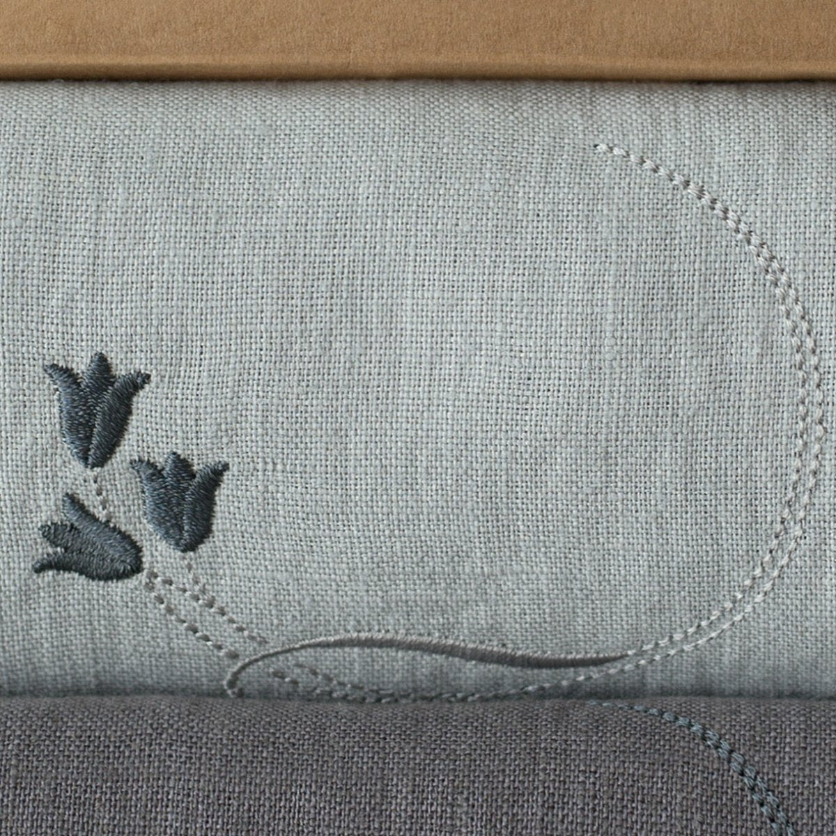 Linen Napkin with Tulip Embroidery - RIMALINUM