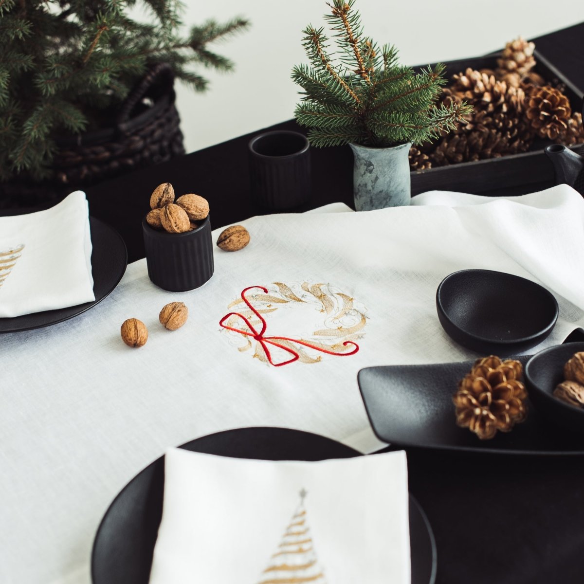 White Linen Christmas Table Runner - RIMALINUM