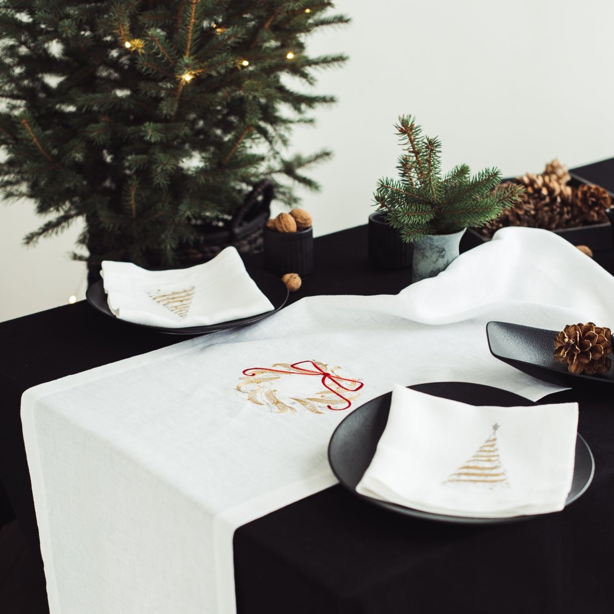 White Linen Christmas Table Runner - RIMALINUM