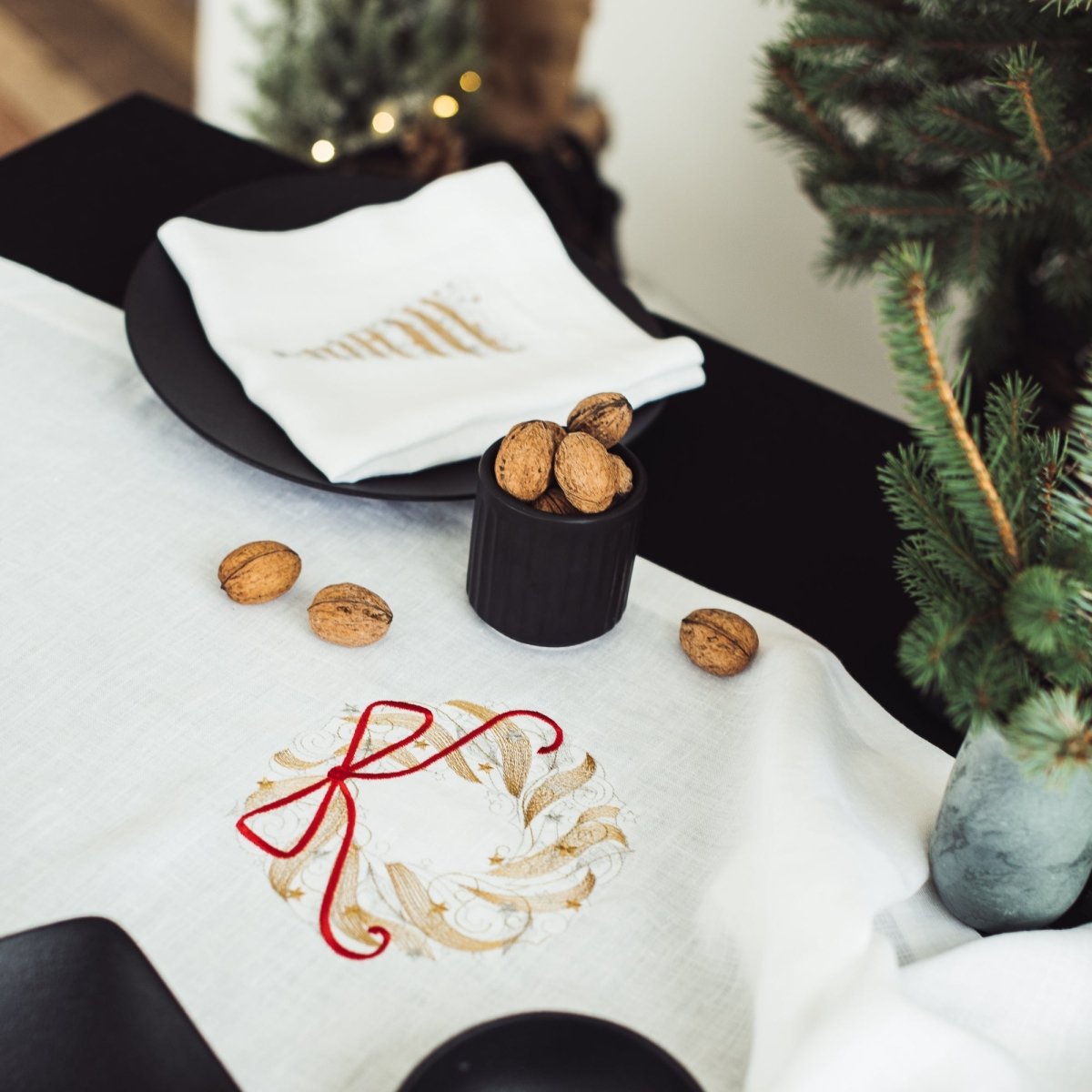 White Linen Christmas Table Runner - RIMALINUM